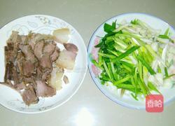 蒜苗炒腊肉的做法图解1