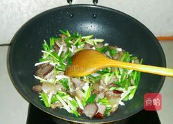 蒜苗炒腊肉的做法图解4