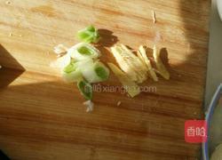包菜炒馒头丁的做法图解1