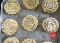蛋黄白莲蓉月饼的做法图解9