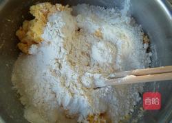 薄皮玉米面酸菜油梭子馅蒸饺的做法图解4