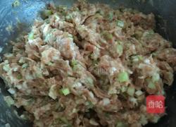虾仁白菜猪肉馅的做法图解1