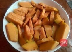 蒸南瓜饼的做法图解1