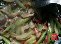 香菇炒芹菜的做法图解9