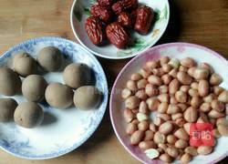 花生红枣桂圆汤的做法图解1
