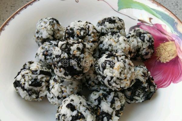 手捏海苔饭团的做法 菜谱 香哈网 手捏海苔饭团的做法 菜谱 香哈网