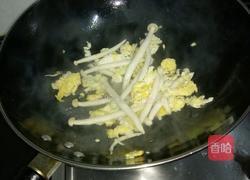 鸡蛋炒海鲜菇的做法图解7
