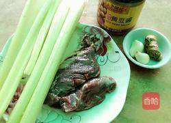 西芹炒牛肉的做法图解1