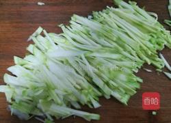 凉拌榨菜丝的做法图解1