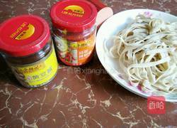 黄豆酱拌面的做法图解1