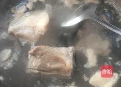 排骨米面的做法图解2