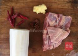 萝卜炖牛腩的做法图解1