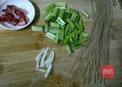 芹菜猪肉炖粉条的做法图解2