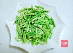 蒜台烧杏鲍菇的做法图解1