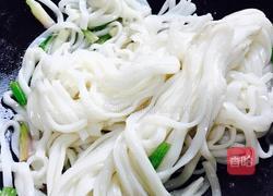 鲜味素炒山水河粉的做法图解4