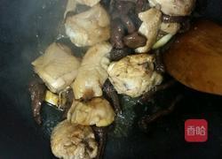 肉蘑炖土鸡的做法图解3