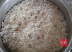 香肠蛋炒饭的做法图解2