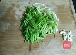 素炒芹菜怎么做好吃 MjUwX2MyOjEvM15yYjI6MS84XzE4MA