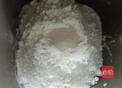 淡奶油豆沙面包的做法图解2