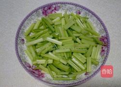 芹菜炒肉丝的做法图解2