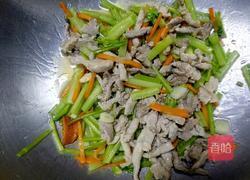 芹菜炒肉丝的做法图解10