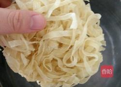 拌麻酱凉皮的做法图解3