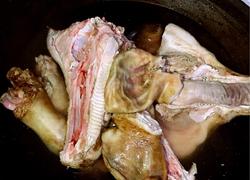 ‍煮熟猪头肉 