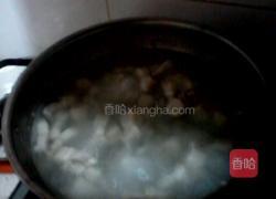 五花肉炖双豆（土豆豆角）的做法图解1