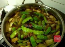 五花肉炖双豆（土豆豆角）的做法图解7