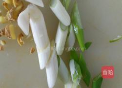 鸡蛋炒蒜苔的做法图解1