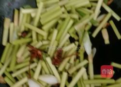 鸡蛋炒蒜苔的做法图解2