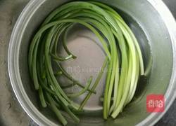 新春腊肉蒜苗的做法图解1