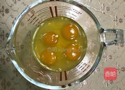 海参香菇蒸蛋的做法图解1