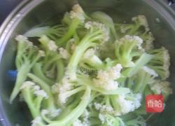 香芹炒菜花的做法图解2