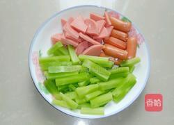 青笋烧双肠的做法图解1