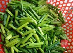 蛋包丝炒韭菜花的做法图解1
