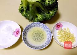 清炒西兰花的做法图解1