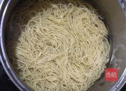 素炒虾子面的做法图解3