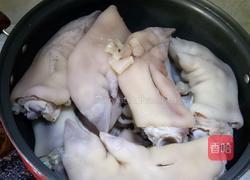 香辣猪蹄的做法图解1