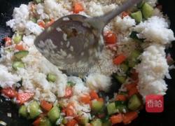 火腿蔬菜蛋炒饭的做法图解9