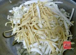 酸辣白菜豆皮丝的做法图解4