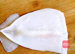 韭菜炒鱿鱼的做法图解1