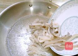 韭菜炒鱿鱼的做法图解2