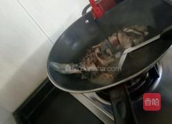 鲫鱼红烧香菜的做法图解9