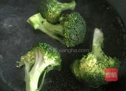 红烧肉炝西蓝花的做法图解3