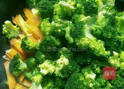 西兰花炒肉的做法图解6