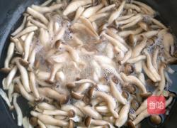 小炒蟹腿菇的做法图解2