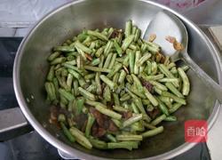 豆角焖面的做法图解1