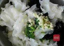 西兰花拌黑白耳的做法图解5