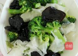 西兰花拌黑白耳的做法图解7
